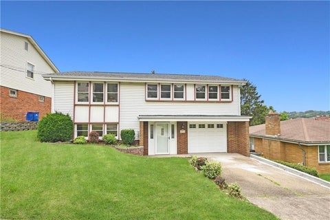 Photo of 371 Chess St, Bridgeville, PA 15017 (MLS # 1764433)