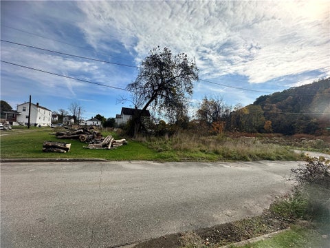 Photo of 112 17th Street, Jeannette, PA 15644 (MLS # 1759868)