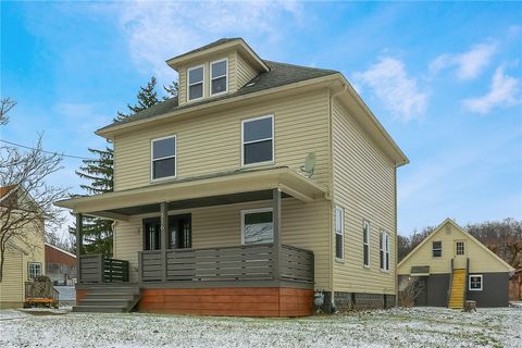 Photo of 316 Line Ave, Ellwood City, PA 16117 (MLS # 1737549)