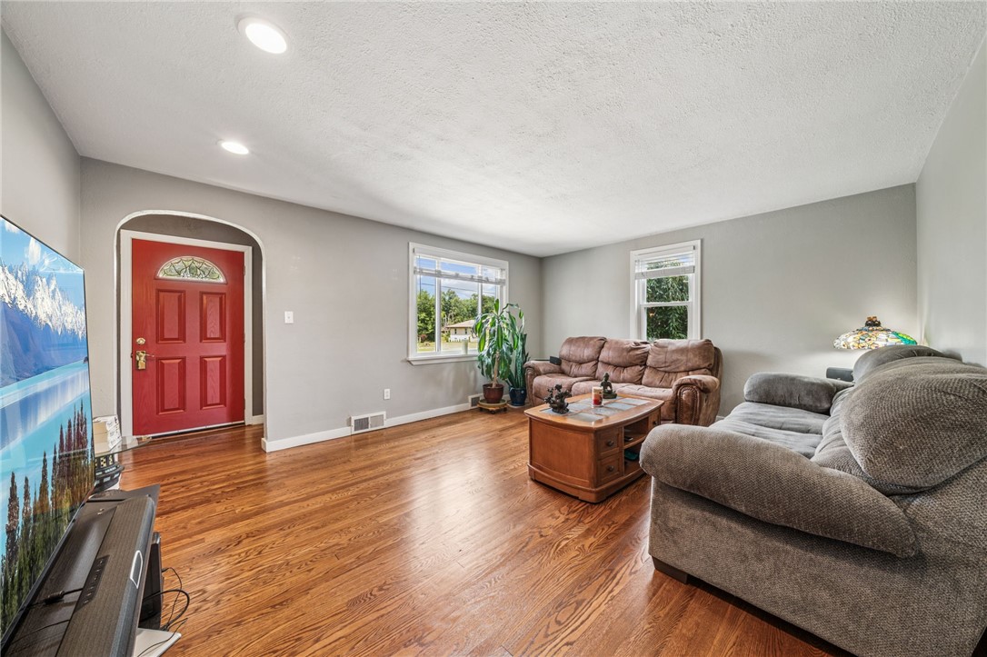 Hempfield Twp, Pennsylvania 15601, United States, 3 Bedrooms Bedrooms, ,2 BathroomsBathrooms,Residential,Active,201222