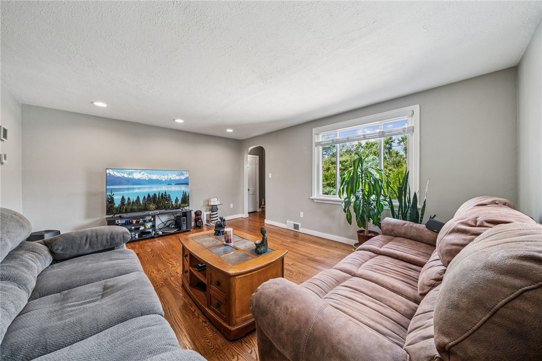 Hempfield Twp, Pennsylvania 15601, United States, 3 Bedrooms Bedrooms, ,2 BathroomsBathrooms,Residential,Active,201222