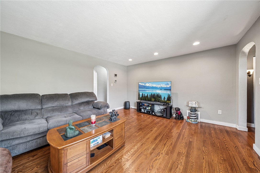 Hempfield Twp, Pennsylvania 15601, United States, 3 Bedrooms Bedrooms, ,2 BathroomsBathrooms,Residential,Active,201222