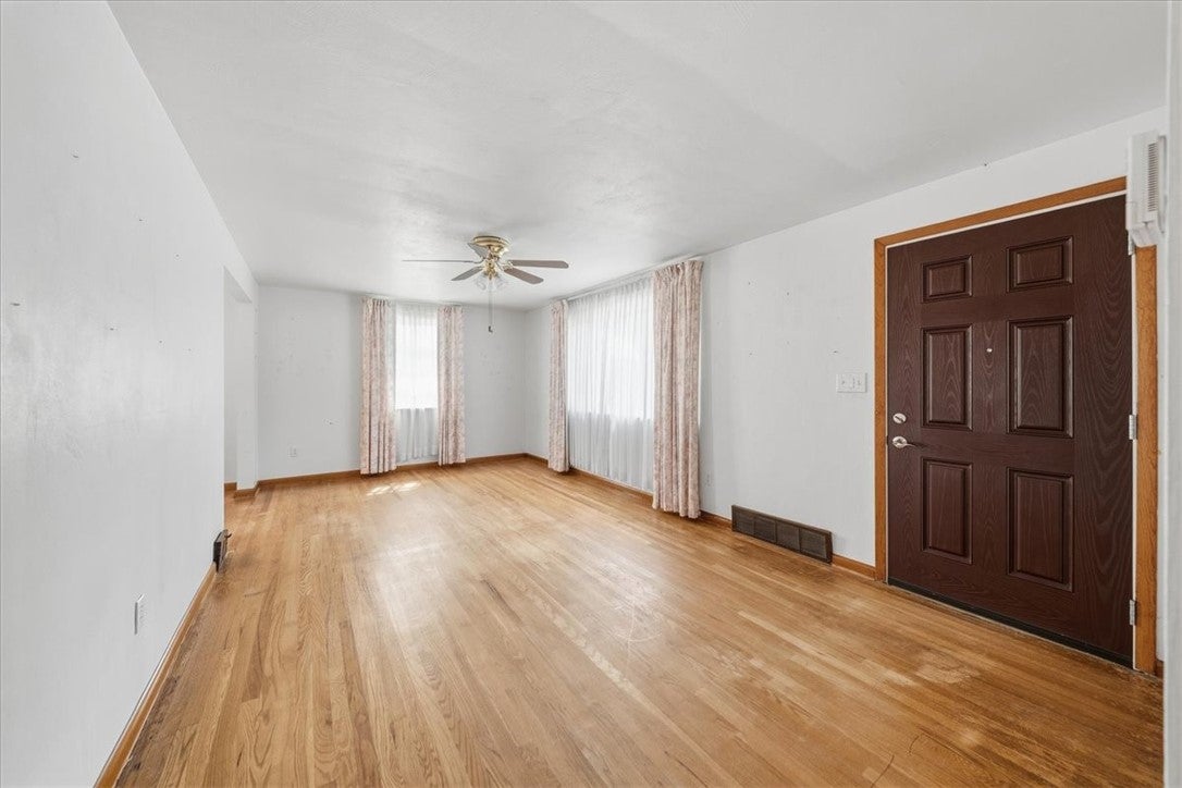 9428 Saratoga Dr