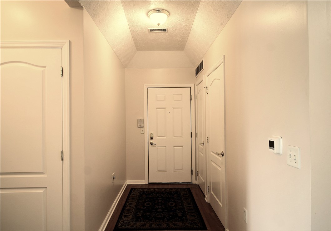 900 Hidden Ridge Ct Ct #202, South Park, Pennsylvania image 3