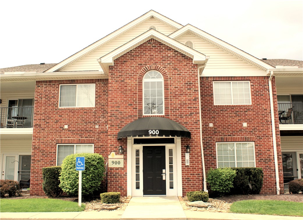 900 Hidden Ridge Ct Ct #202, South Park, Pennsylvania image 1
