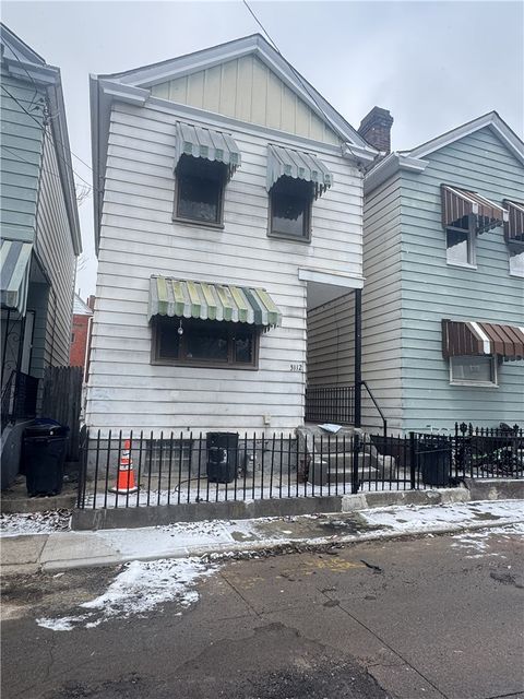 Photo of 5112 Chaplain Way, Pittsburgh, PA 15207 (MLS # 1739579)