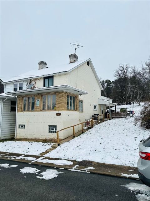 Photo of 123 Pine St, Ellsworth, PA 15331 (MLS # 1733057)