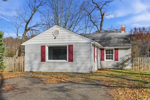 Photo of 103 Pullman Station, Ellwood City, PA 16117 (MLS # 1731671)