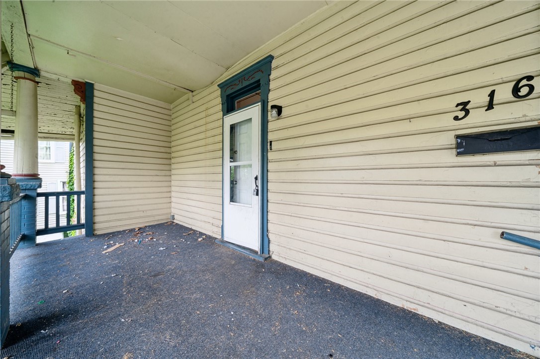 316 W 3rd St