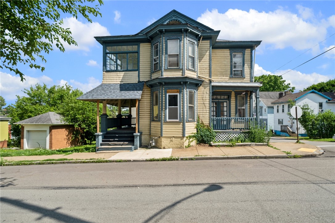 316 W 3rd St