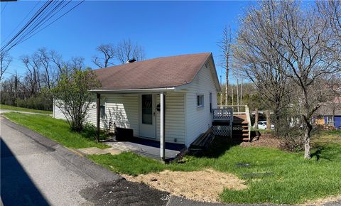 Photo of 850 N Franklin St, Washington, PA 15301 (MLS # 1750425)