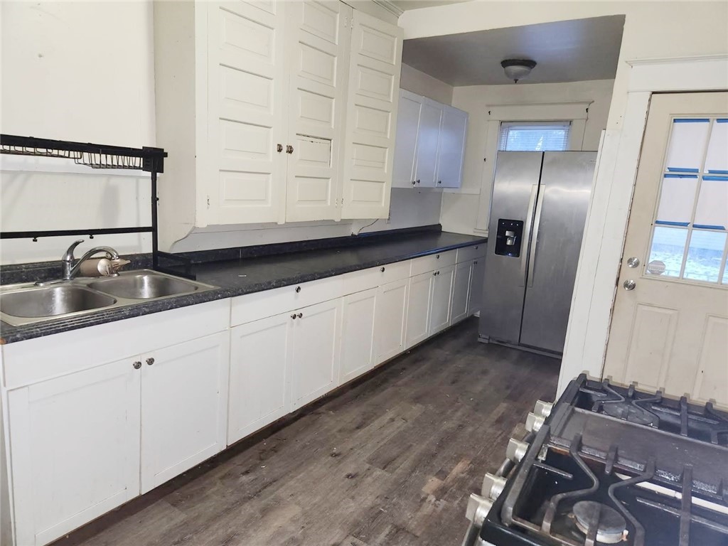 Sharon, Pennsylvania 16146, United States, 3 Bedrooms Bedrooms, ,1 BathroomBathrooms,Residential,Active,254180