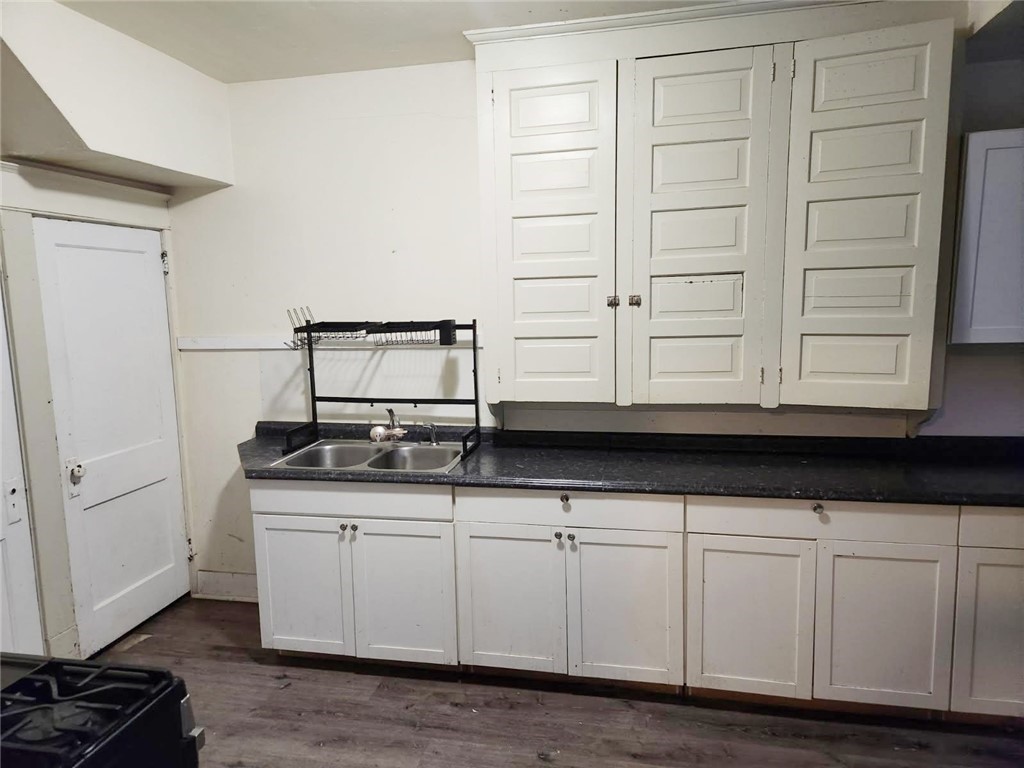 Sharon, Pennsylvania 16146, United States, 3 Bedrooms Bedrooms, ,1 BathroomBathrooms,Residential,Active,254180