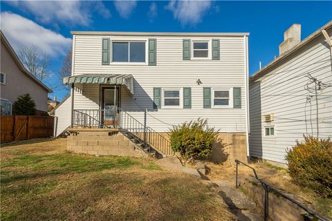 Photo of 912 Hillsboro St, Pittsburgh, PA 15204 (MLS # 1733170)