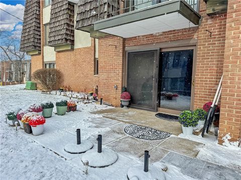 314 Forest Green Dr Moon/Crescent Twp PA 15108