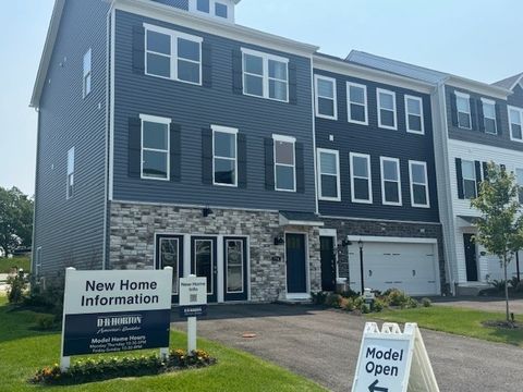 Townhouse For Sale - 765 Olivia St St<br/> Collier Twp, PA 15205