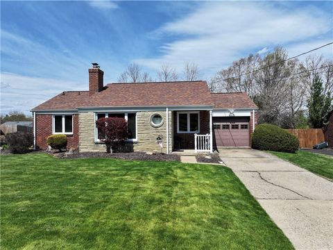 Photo of 6723 Ridgevue Dr, Pittsburgh, PA 15236 (MLS # 1748562)