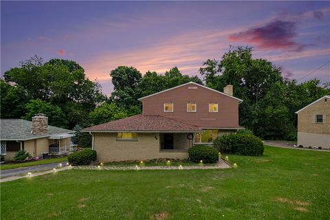 Photo of 46 Laurel Ridge Rd, Coraopolis, PA 15108 (MLS # 1763176)