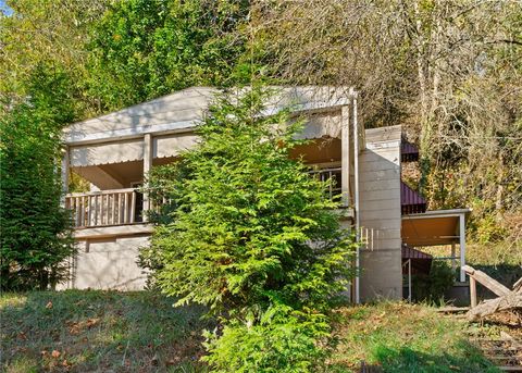 Photo of 895 Valley Rd, Ambridge, PA 15003 (MLS # 1732332)