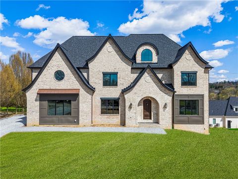 1651 Hollow Tree Dr Upper St. Clair PA 15241