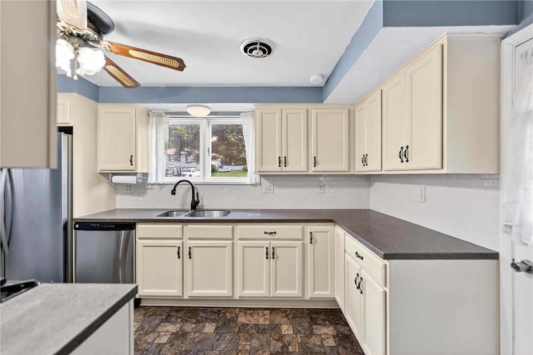 Moon/Crescent Twp, Pennsylvania 15108, United States, 3 Bedrooms Bedrooms, ,3 BathroomsBathrooms,Residential,Active,176091