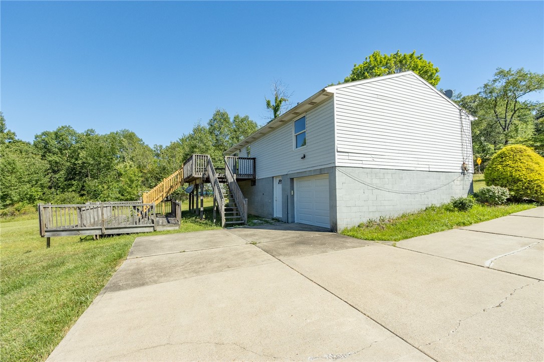 Photo 4 of 23 of 634 Bairdford Rd house