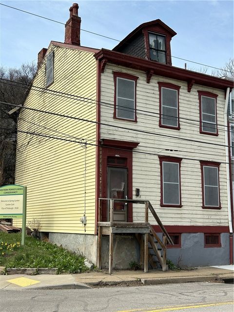 Photo of 1000 Spring Garden Ave, Pittsburgh, PA 15212 (MLS # 1746079)