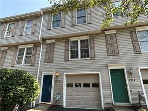 Photo of 1315 Meadowbrook Dr, Canonsburg, PA 15317 (MLS # 1741787)