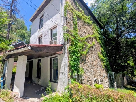 Photo of 132 Leneake St, Turtle Creek, PA 15145 (MLS # 1761217)