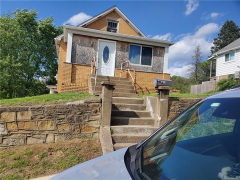 Photo of 1001 Short St, Ambridge, PA 15003 (MLS # 1752149)