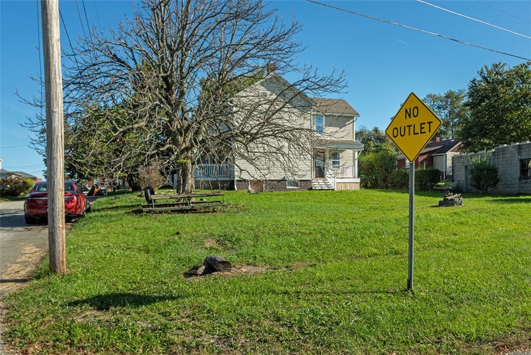 1211 Lawn Ave