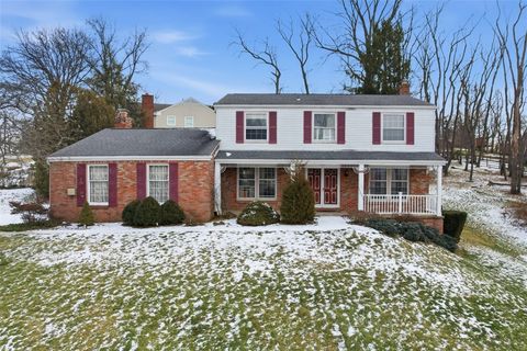 Photo of 1344 Greystone Dr, Pittsburgh, PA 15241 (MLS # 1738251)