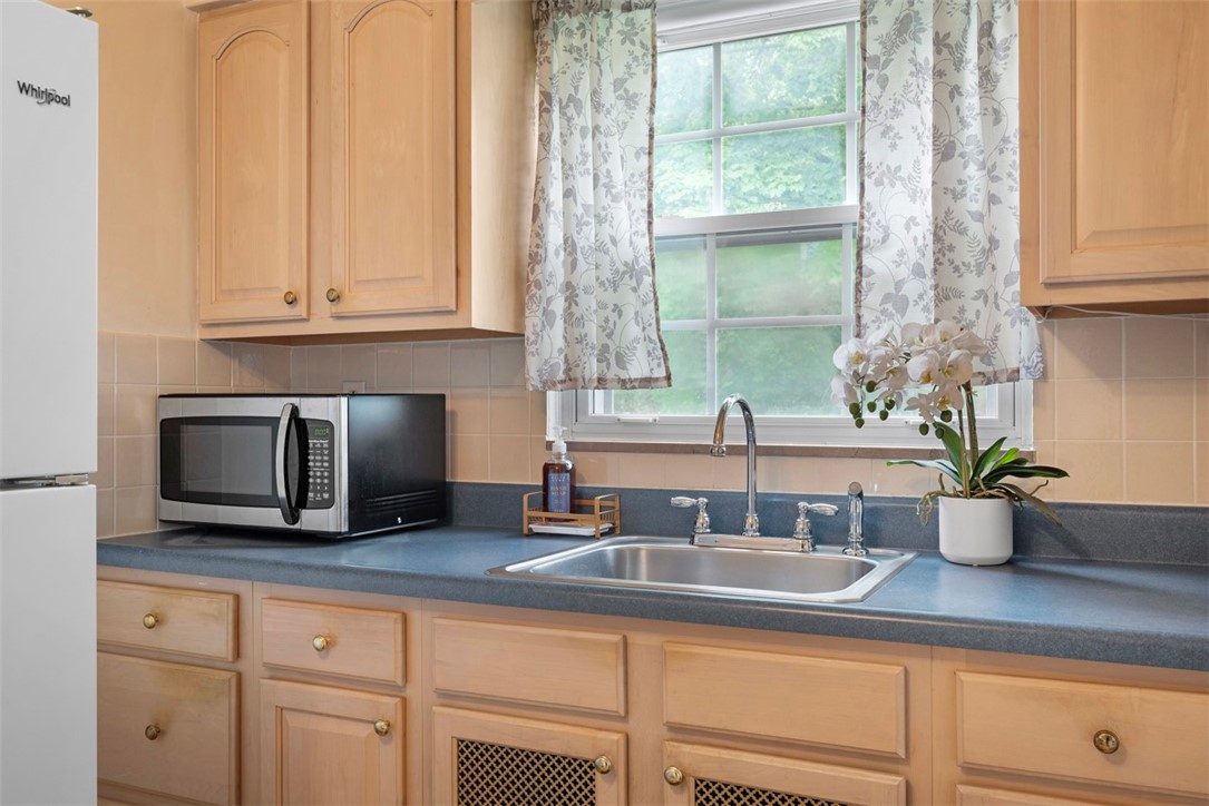 4044 Cloverlea St St, Brentwood, Pennsylvania image 19