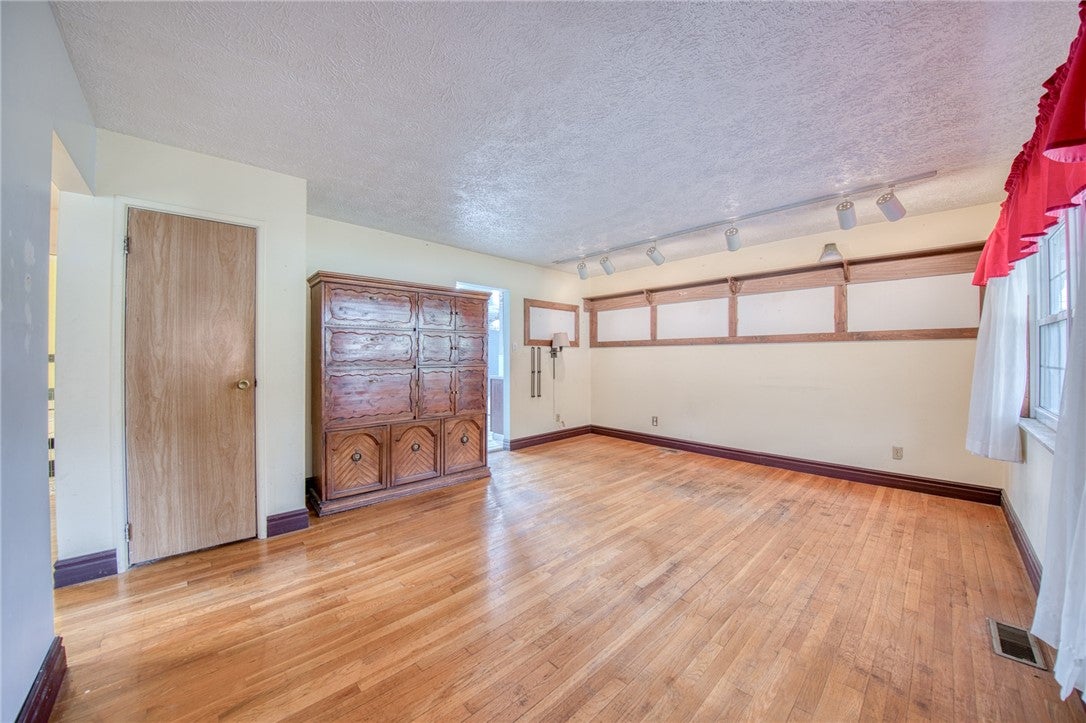 311 Cowan Dr