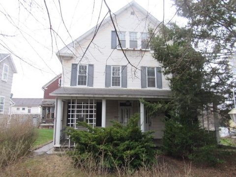 Photo of 613-615 Highland Ave, Johnstown, PA 15902 (MLS # 1744772)