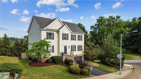 Photo of 104 Oakbrook Cir, Pittsburgh, PA 15220 (MLS # 1752927)