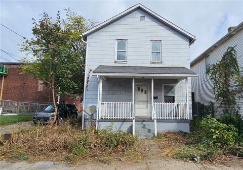 Photo of 113 Friendship St, New Castle, PA 16101 (MLS # 1727134)