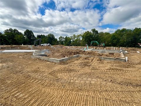 107 Independence Drive 109B Jefferson Twp PA 16023