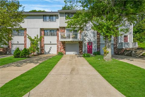 Photo of 1004 Ryeland Ct, Bridgeville, PA 15017 (MLS # 1752792)