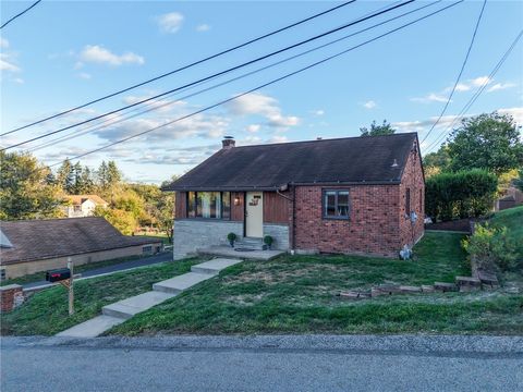 Photo of 845 Geyer Road Ext, Pittsburgh, PA 15212 (MLS # 1726972)