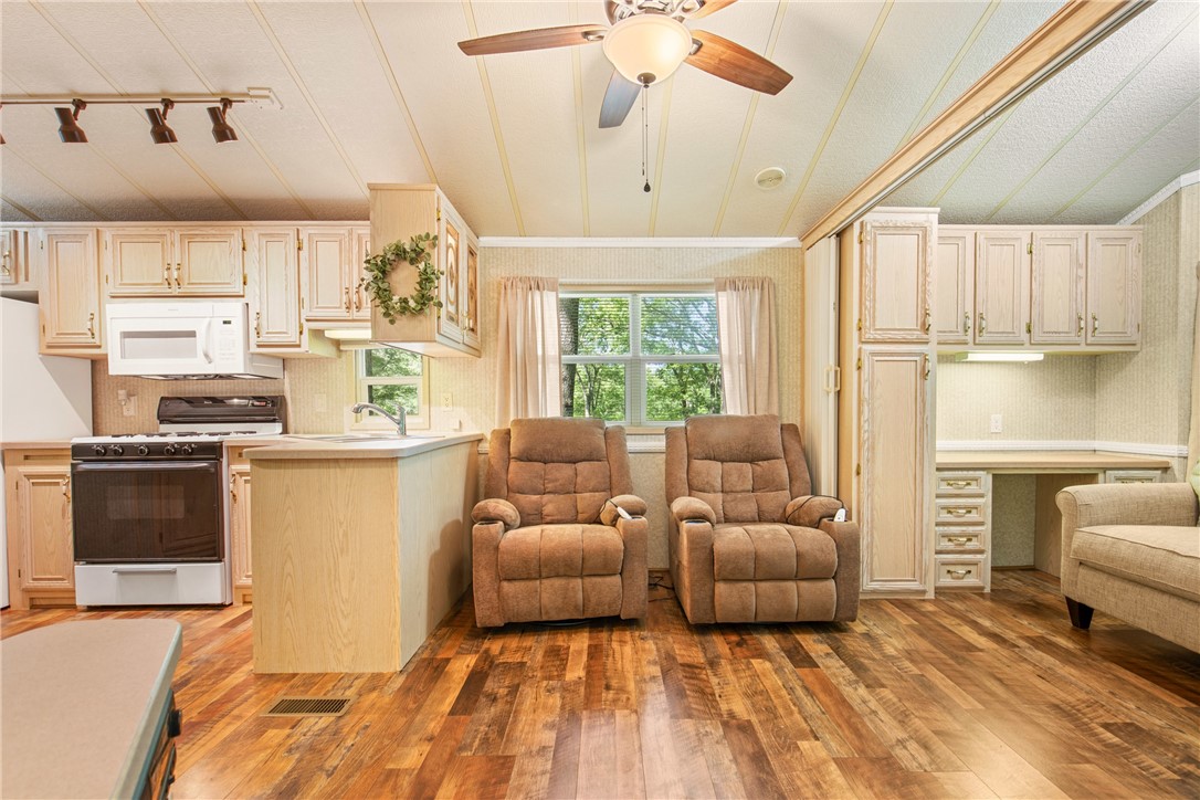 Somerset Twp, Pennsylvania 15501, United States, 1 Bedroom Bedrooms, ,2 BathroomsBathrooms,Residential,Active,183849