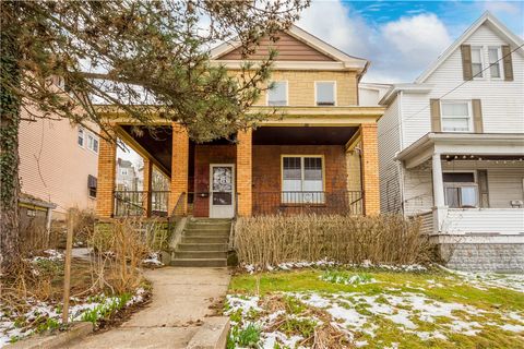 Photo of 208 Linnview Ave, Carrick, PA 15219 (MLS # 1745002)