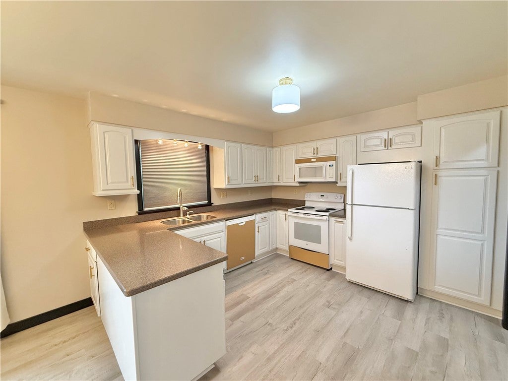 25 W Elizabeth St