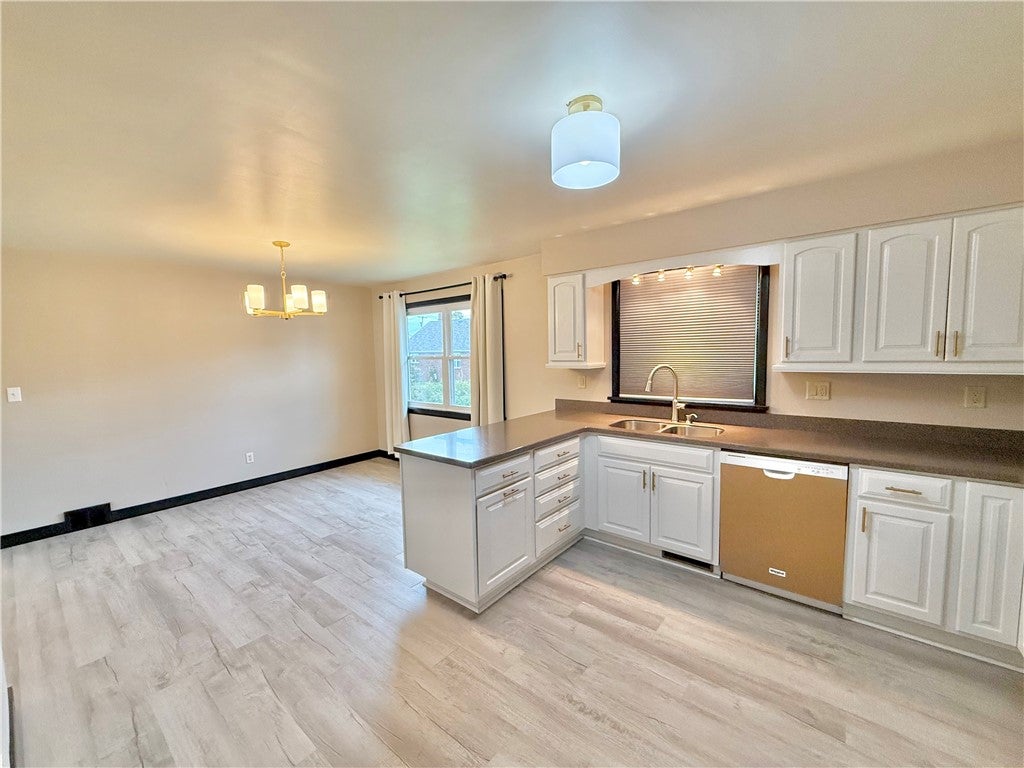 25 W Elizabeth St
