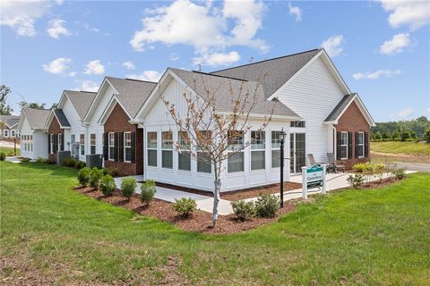 Photo of 1020 Autumn Woods Dr, Evans City, PA 16033 (MLS # 1740434)