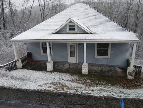 Photo of 500 Pointview Rd, Pittsburgh, PA 15227 (MLS # 1746970)