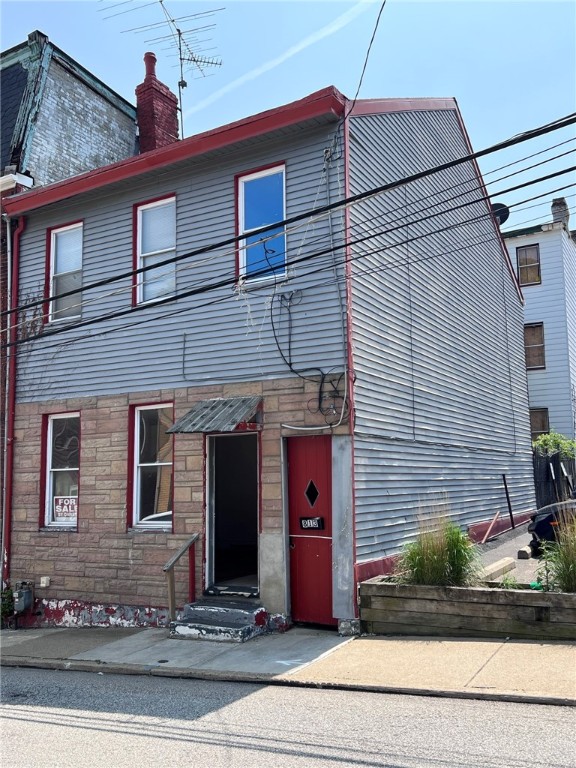 Photo 1 of 7 of 813 Spring Garden Ave townhome