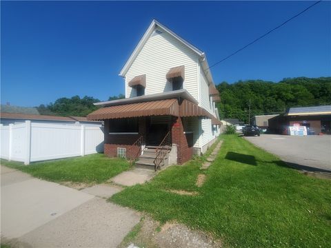 Photo of 1408 5th Ave, Ford City, PA 16226 (MLS # 1762914)