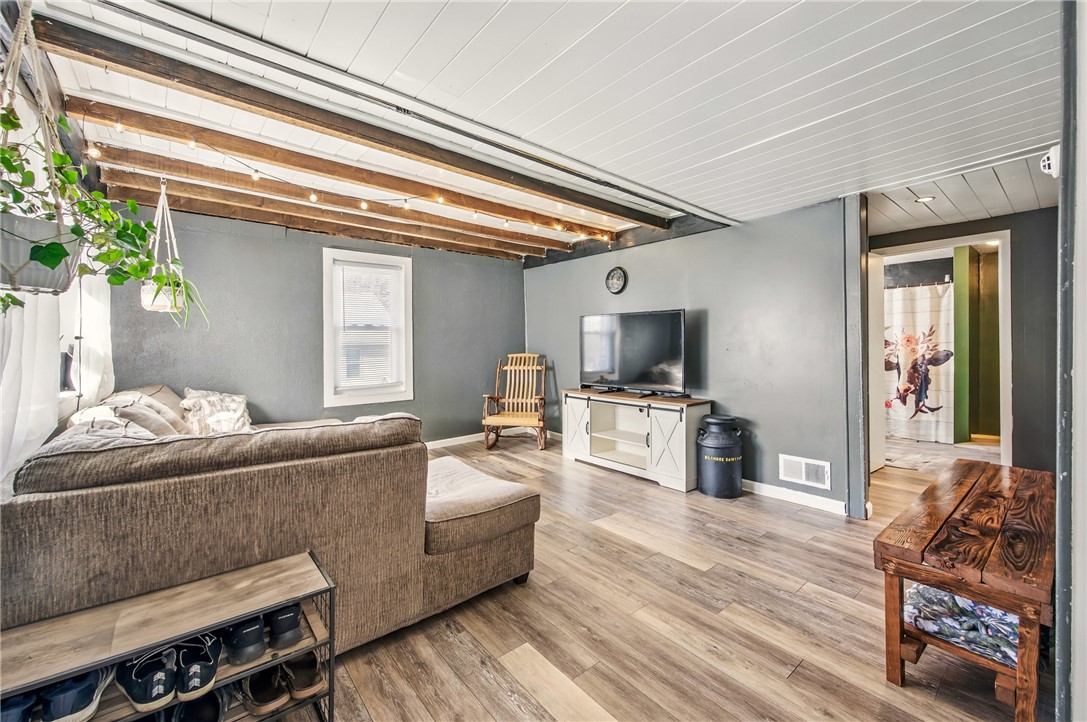 South Pymatuning Twp, Pennsylvania 16150, United States, 3 Bedrooms Bedrooms, ,2 BathroomsBathrooms,Residential,Active,121109