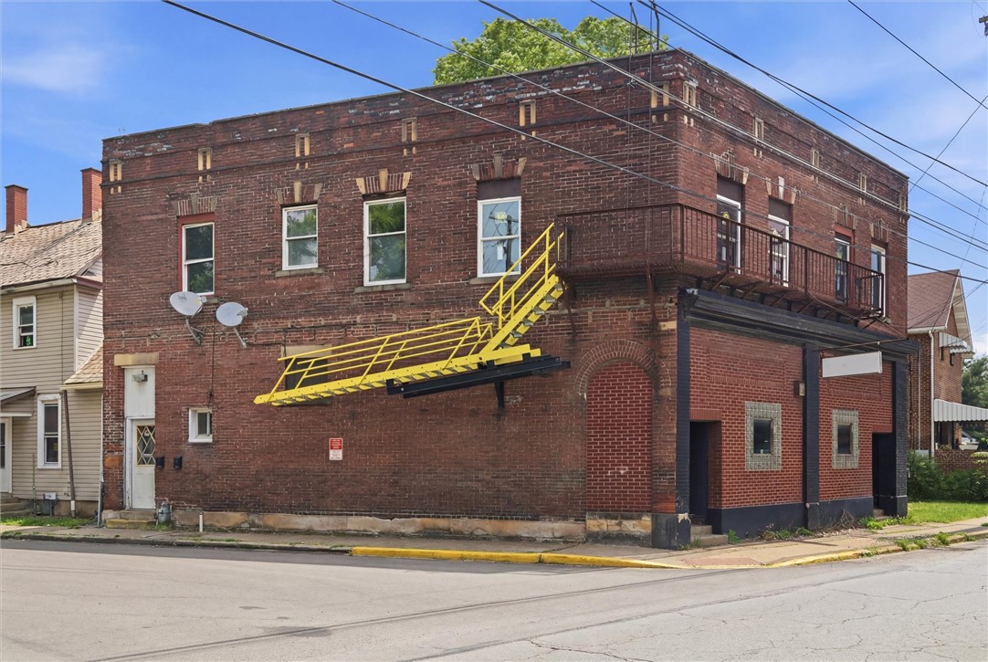 564 W Cunningham St